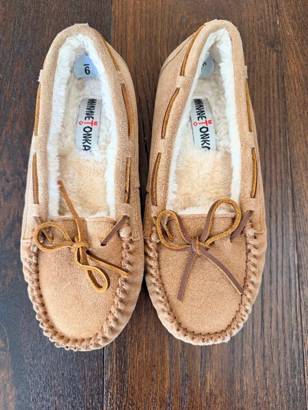 NWOT Minnetonka Womens 'Cally' Casual Shoe Moccasin Slipper Faux Shearling